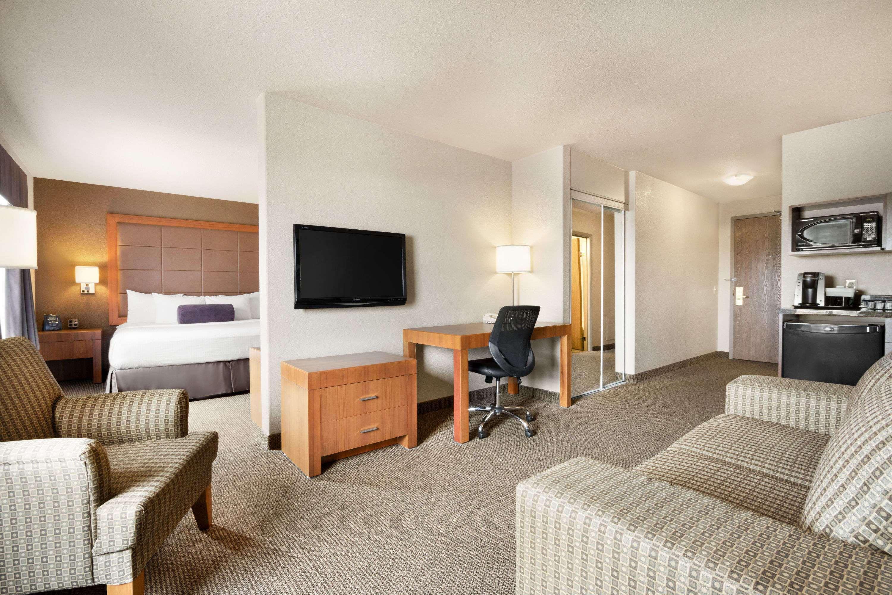 Days Inn By Wyndham Calgary Airport Exteriör bild