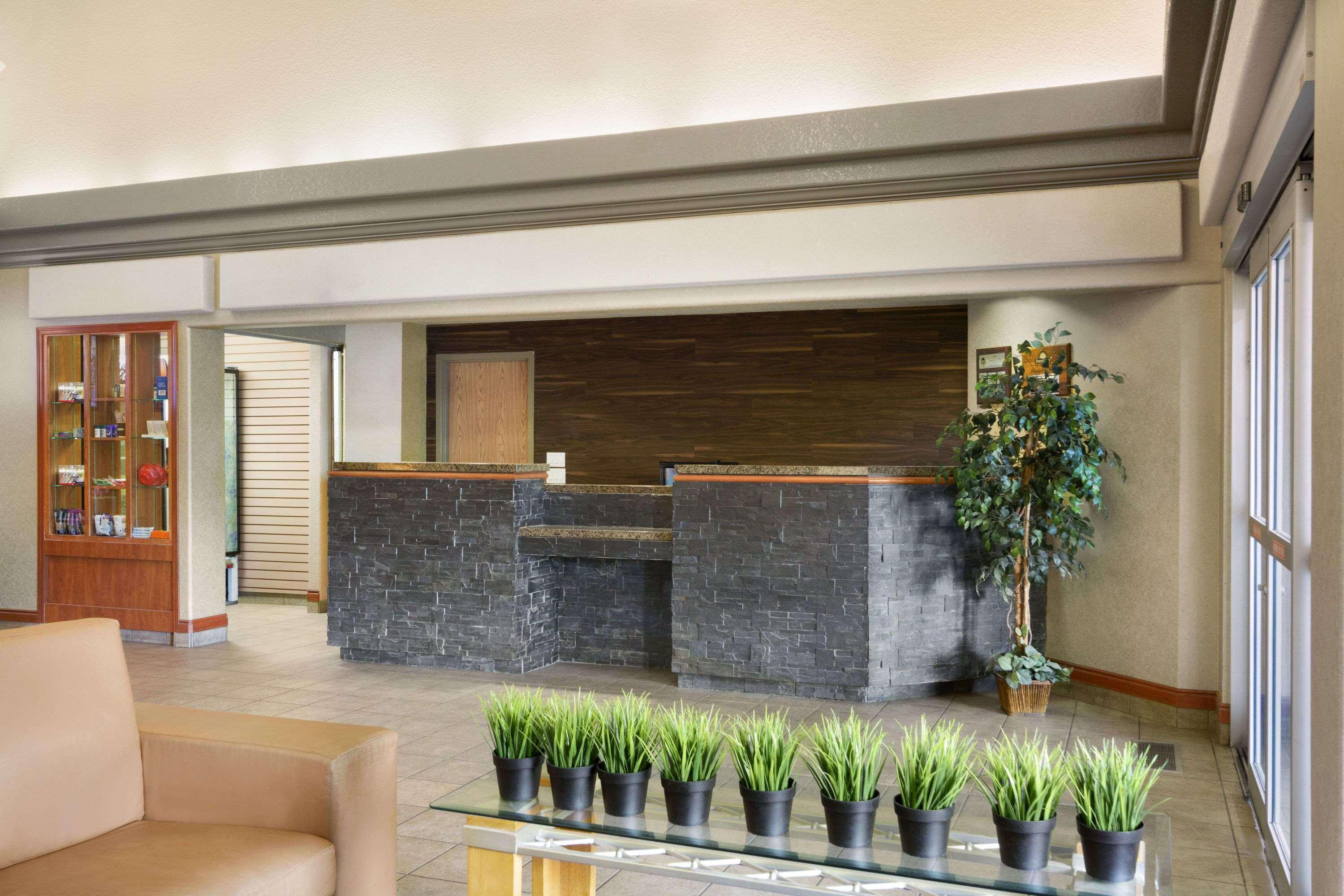 Days Inn By Wyndham Calgary Airport Exteriör bild