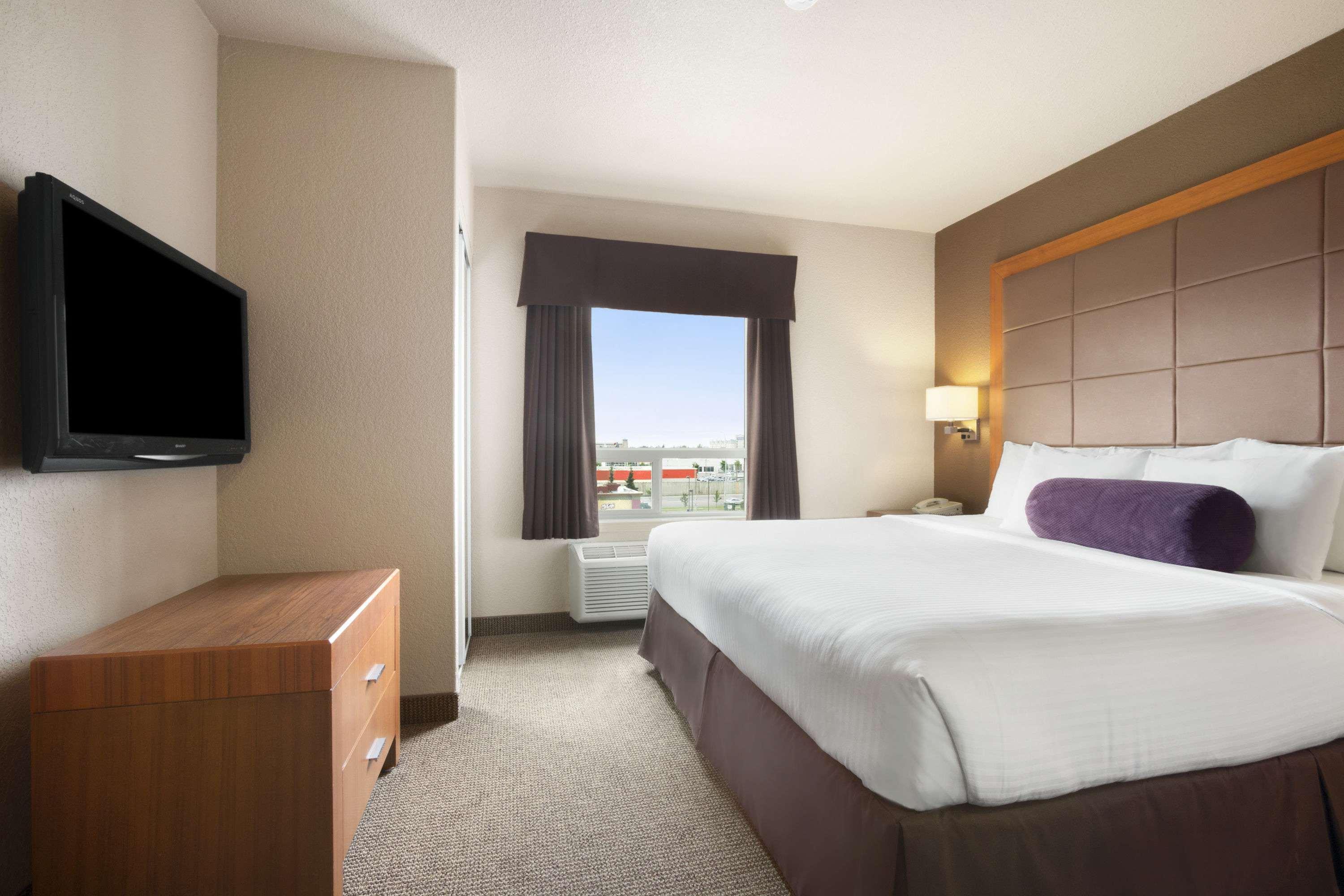 Days Inn By Wyndham Calgary Airport Exteriör bild