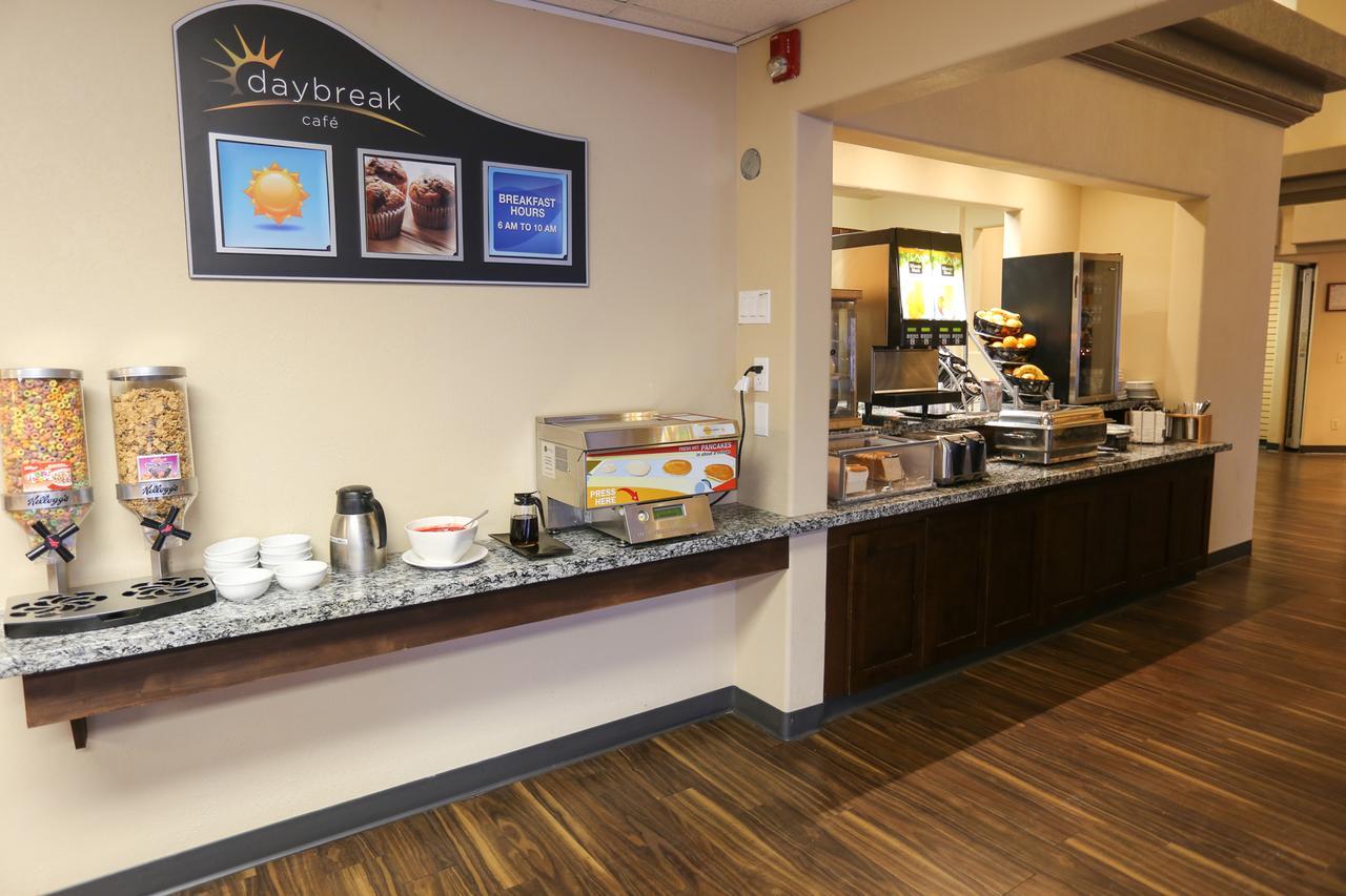 Days Inn By Wyndham Calgary Airport Exteriör bild